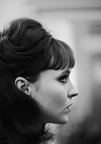 安娜·卡里娜 照片