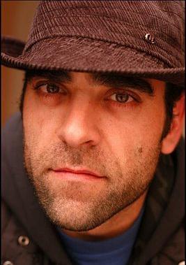 路易斯·托萨尔 照片