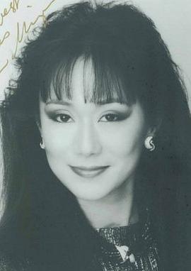 金·米约里 照片