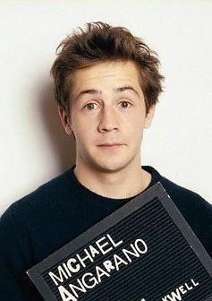 迈克尔·安格拉诺 照片