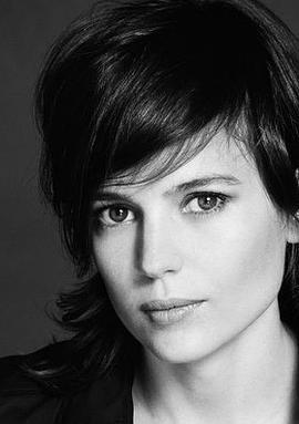 埃伦娜·安纳亚 照片