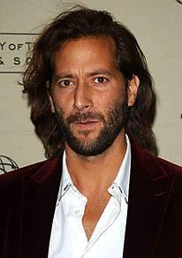 亨利·伊安·库斯克 照片