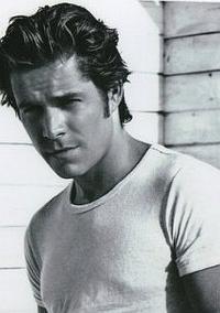 西恩·马奎尔 照片