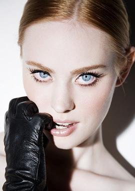 黛博拉·安沃尔 照片