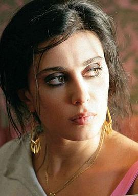 娜丁·拉巴基 照片