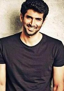 阿迪亚·罗伊·卡普尔 照片