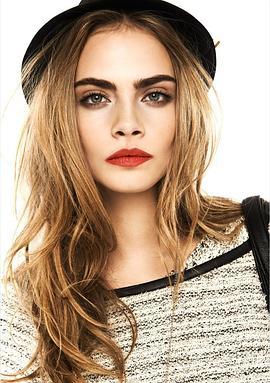 卡拉·迪瓦伊 照片