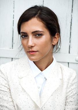 莎拉-索菲·波斯妮娜 照片