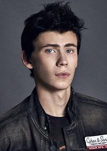 欧文·泰格 照片