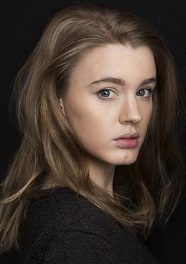 艾米·詹姆斯-凯利 照片