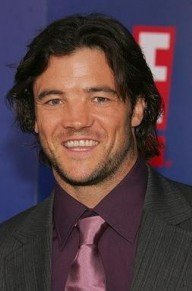 巴斯特·雷维斯 照片